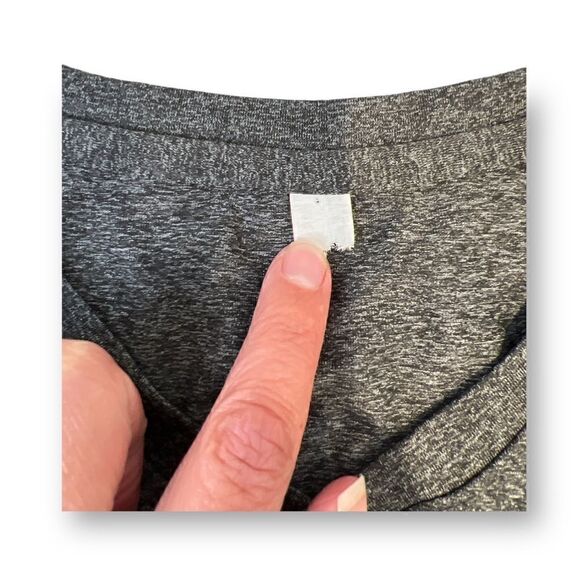 Lululemon V Neck Tee Size Large - Picture 3 of 5